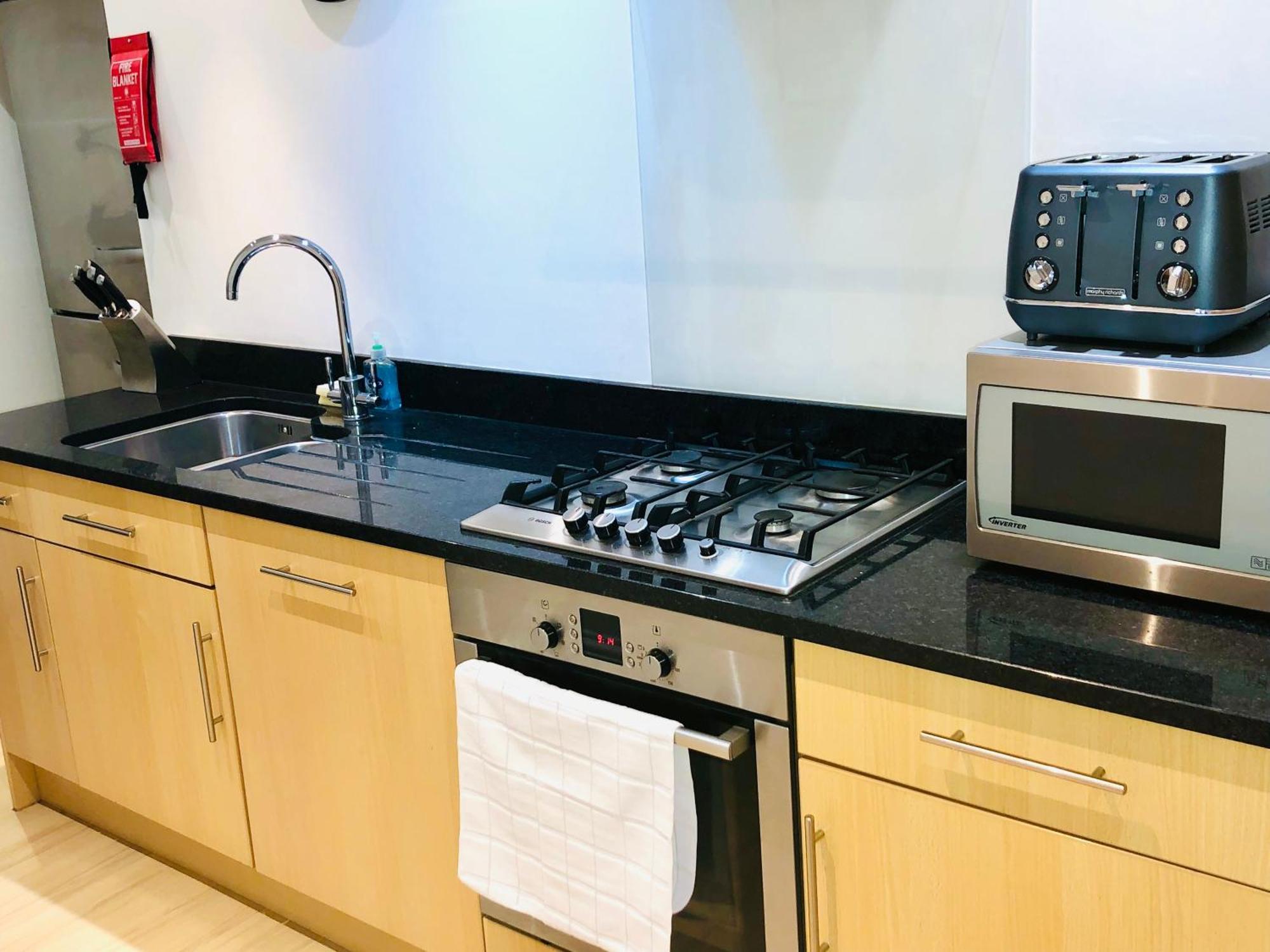 Luxury Apartment In The Heart Of Бат Экстерьер фото