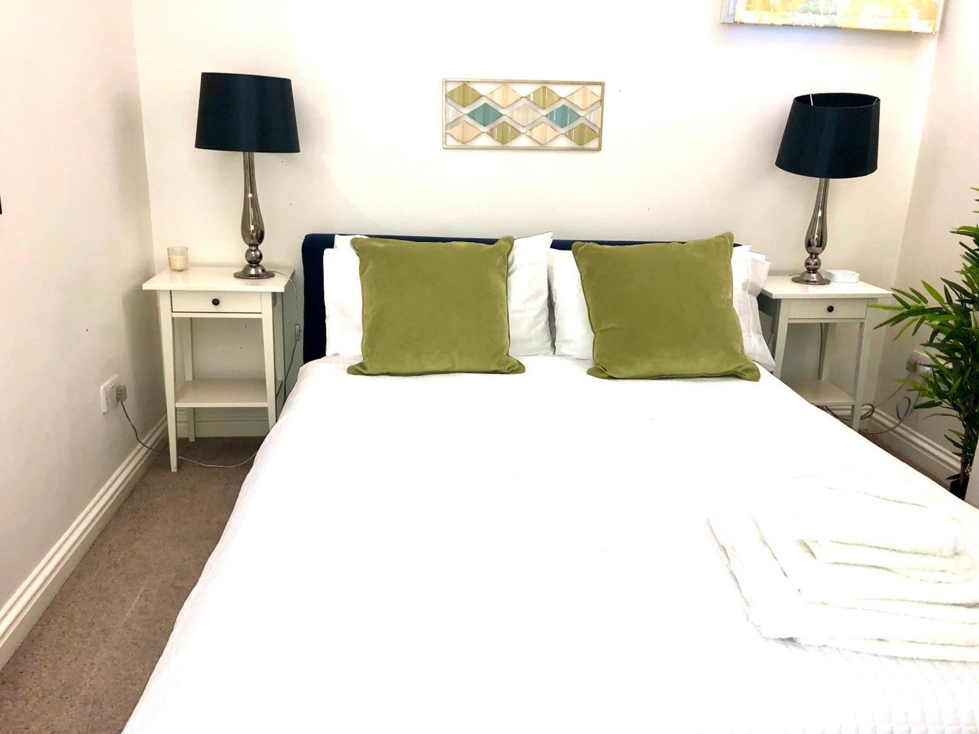 Luxury Apartment In The Heart Of Бат Экстерьер фото