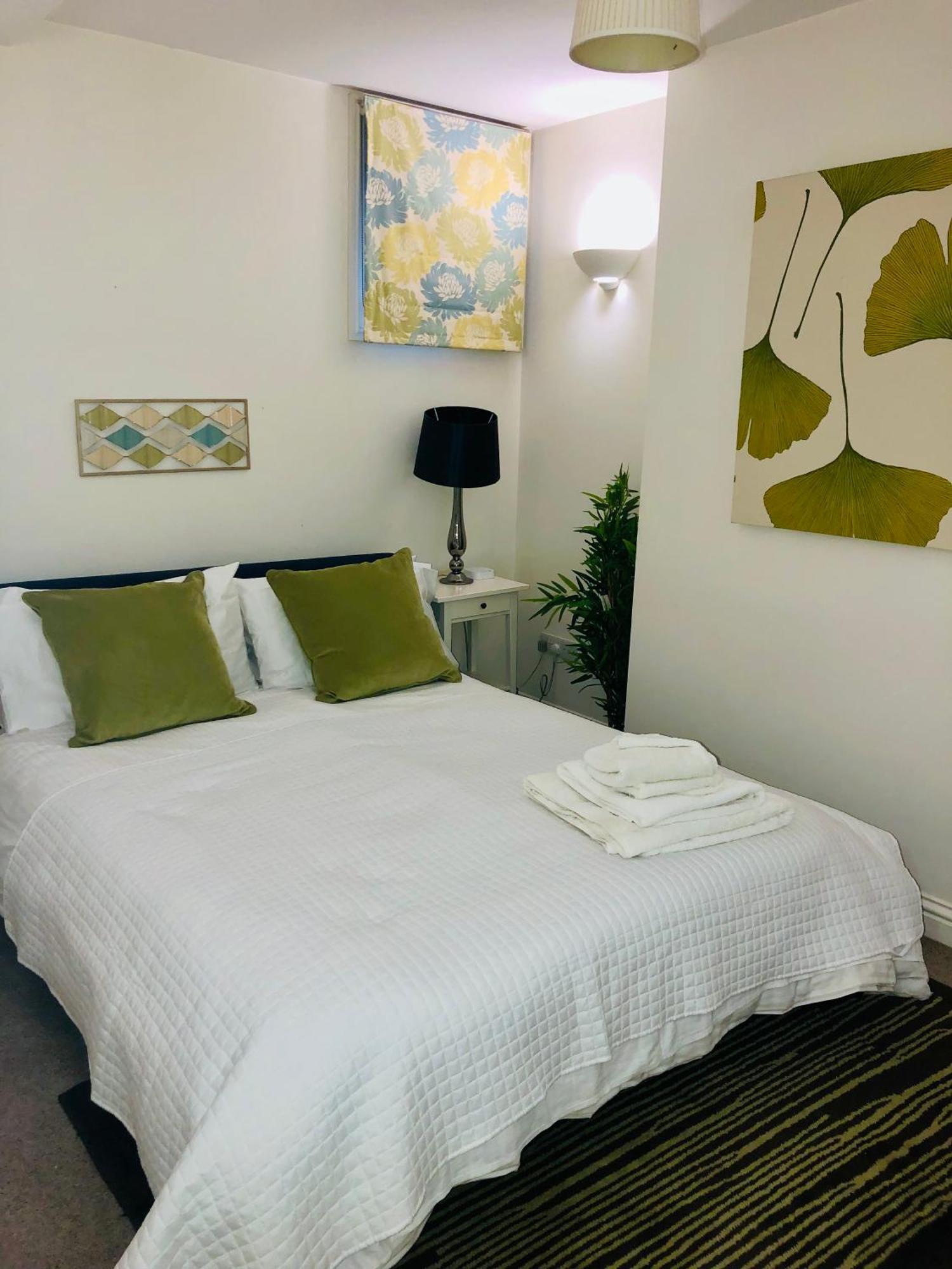 Luxury Apartment In The Heart Of Бат Экстерьер фото
