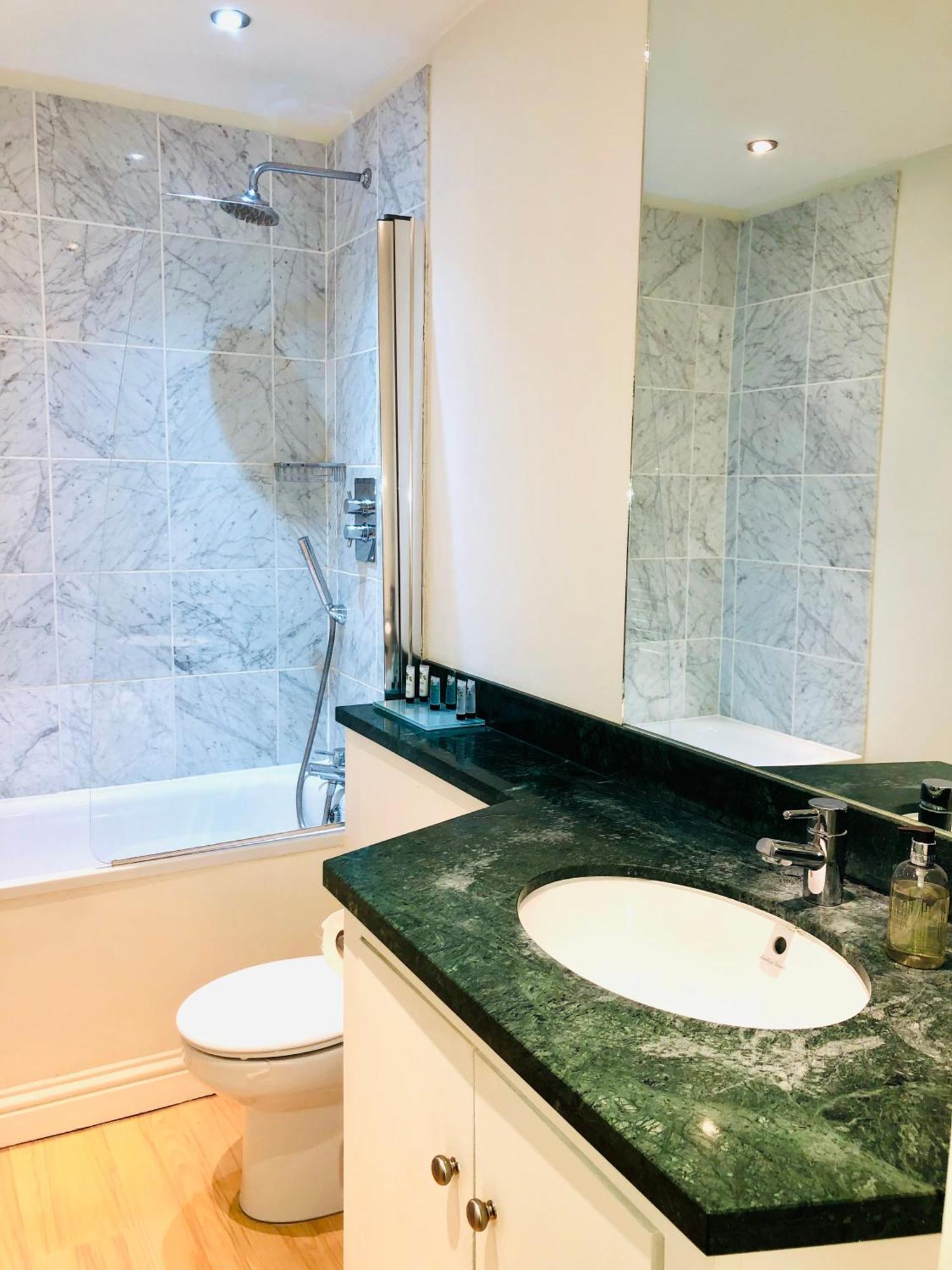 Luxury Apartment In The Heart Of Бат Экстерьер фото